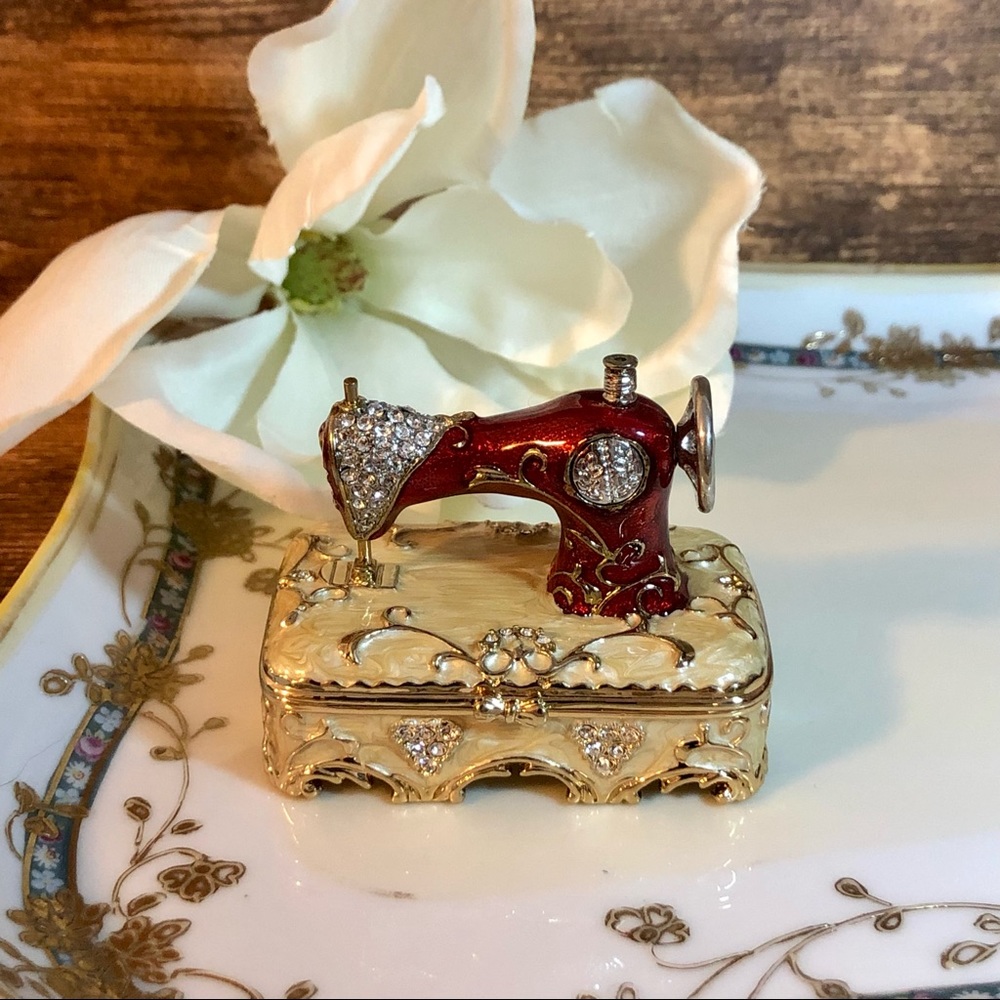 DZ Vintage Style Sewing Machine Trinket Box with Swarovski Crystals
